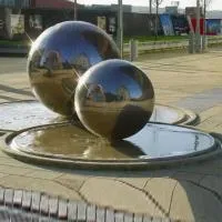 Фонтан из 2 стальных шаров (518906) ∅ 1 и ∅ 1,5 м. Челябинск