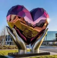 Скульптурная композиция сердце в ладонях (518273) монтаж арт-объект  в Челябинске