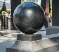 Декоративный шар из черного гранита (518209) сертификат - сфера арт-объект ø 500 мм. монолит массив  в Челябинске