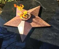 Звезда из красного гранита (518204) монтаж комплект горелка ГВД 379 10 89 00 ПС вечный огонь ø 1000 мм. монолит - массив  в Челябинске