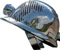 Каска - скульптура абстрактная скульптура из нержавеющей стали на заказ — Челябинск  