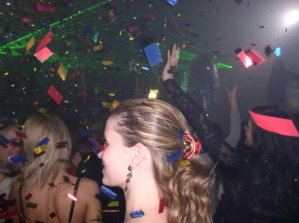 Купить конфетти хлопушки оптом недорого — Челябинск Купить конфетти хлопушки оптом недорого — Челябинск